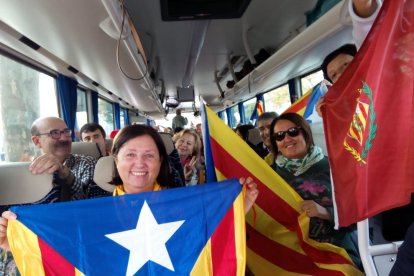 Manifestantes del Jussà y el Sobirà antes de partir.