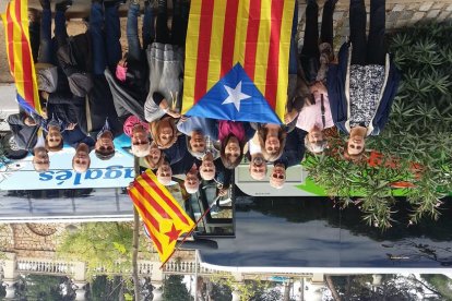 Manifestantes del Jussà y el Sobirà antes de partir.