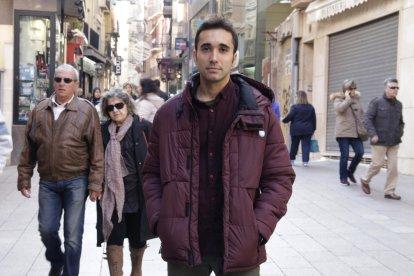 La Associació de Diabètics de Lleida recaudó fondos ayer con una mesa informativa en el Eix Comercial.