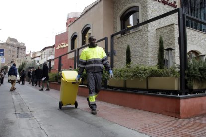 La zona on guarda contenidors un restaurant de la Zona Alta.