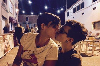 El matrimoni agredit el cap de setmana passat, en el moment de besar-se a la festa a Arbeca.
