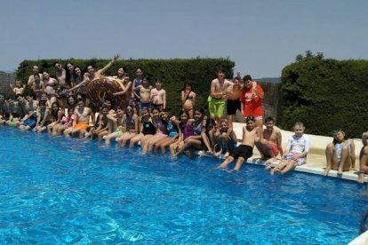 Felicita els teus familiars i amics pel seu aniversari, sant, casament enviant fotos a cercle@segre.com