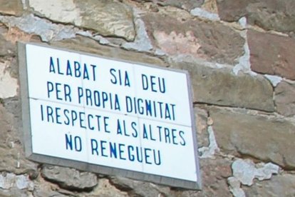 Fotos de cartells, senyals de trànsit o notificacions divertides.