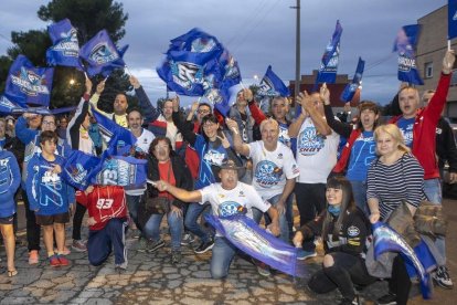 Celebración en el circuito de Sepang y a Cervera.