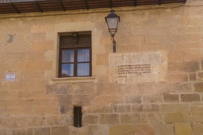 Fotos de cartells, senyals de trànsit o notificacions divertides.