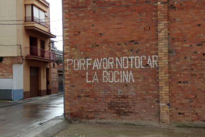 Fotos de cartells, senyals de trànsit o notificacions divertides.