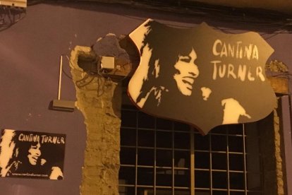 Fotos de cartells, senyals de trànsit o notificacions divertides.