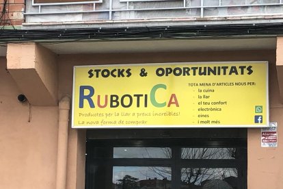 Fotos de cartells, senyals de trànsit o notificacions divertides.