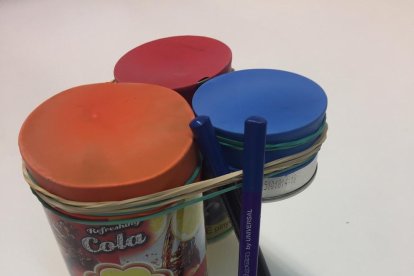 Crea el teu propi instrument de música artesanalment i amb material reciclat.