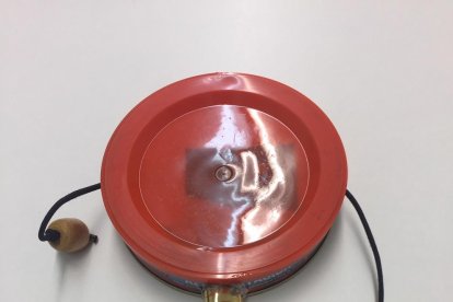 Crea el teu propi instrument de música artesanalment i amb material reciclat.