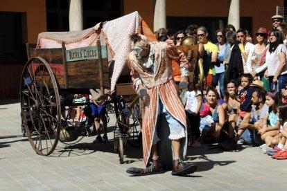 El certamen de teatre al carrer celebra la 39a edició.