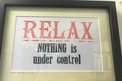 Fotos de cartells, senyals de trànsit o notificacions divertides.