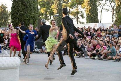 El certamen de teatre al carrer celebra la 39a edició.