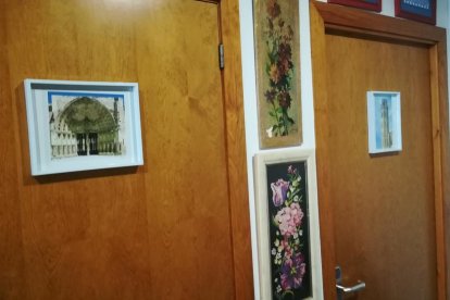 Fotos de cartells, senyals de trànsit o notificacions divertides.