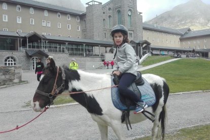 Felicita els teus familiars i amics pel seu aniversari, sant, casament enviant fotos a cercle@segre.com