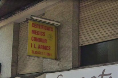 Fotos de cartells, senyals de trànsit o notificacions divertides.