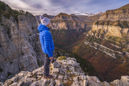 Les fulles cauen, arriba la boira i comença a fer fred...és la tardor!