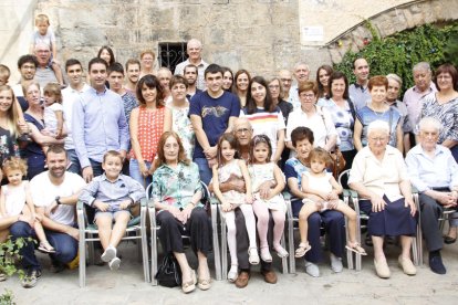 Felicita els teus familiars i amics pel seu aniversari, sant, casament enviant fotos a cercle@segre.com