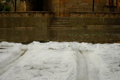 Envia'ns fotos relacionades amb l'estiu i guanya una estada a l'Hotel Estanys Blaus de Tavascan.