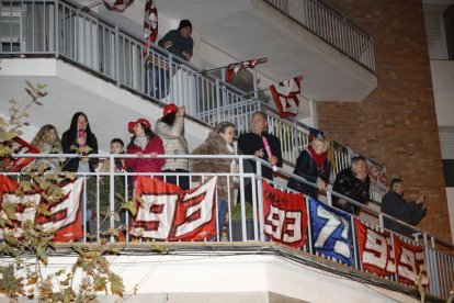Cervera embogeix amb la celebració dels títols mundials de Marc i Àlex Márquez. Unes dotze mil persones, segons fonts municipals i de la policia local, van deixar petita la ciutat