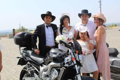 Felicita els teus familiars i amics pel seu aniversari, sant, casament enviant fotos a cercle@segre.com