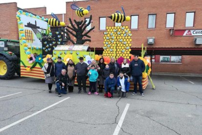 Felicita els teus familiars i amics pel seu aniversari, sant, casament enviant fotos a cercle@segre.com