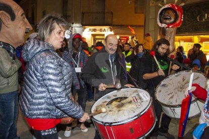 Cervera embogeix amb la celebració dels títols mundials de Marc i Àlex Márquez. Unes dotze mil persones, segons fonts municipals i de la policia local, van deixar petita la ciutat