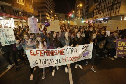 Jornada con dos manifestaciones por falta de un acuerdo entre los colectivos feministas Marea Lila y la Coordinadora del 8-M.