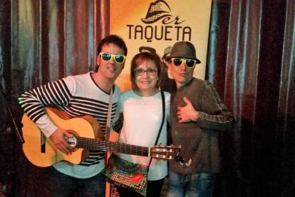 Futbolistes, cantants, estrelles de cinema,...envia'ns la teva foto amb un famós!