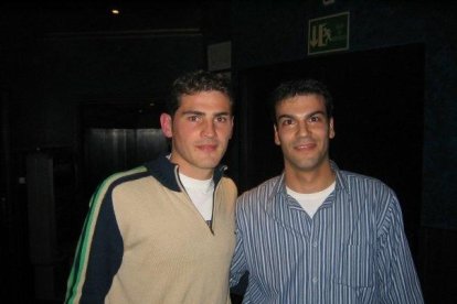 Futbolistes, cantants, estrelles de cinema,...envia'ns la teva foto amb un famós!