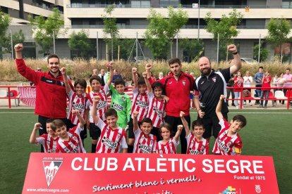 Felicita els teus familiars i amics pel seu aniversari, sant, casament enviant fotos a cercle@segre.com