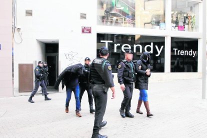 Registros de la Guardia Civil en la capital del Segrià, Almacelles, Castellnou de Seana y Bellpuig.
EN ACTUALIZACIÓN
