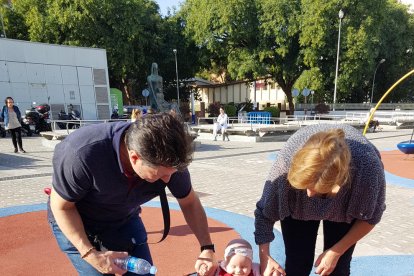 Felicita els teus familiars i amics pel seu aniversari, sant, casament enviant fotos a cercle@segre.com