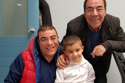 Felicita els teus familiars i amics pel seu aniversari, sant, casament enviant fotos a cercle@segre.com