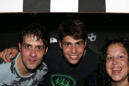 Felicita els teus familiars i amics pel seu aniversari, sant, casament enviant fotos a cercle@segre.com