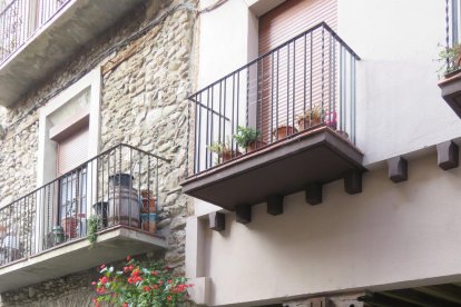 Les fulles cauen, arriba la boira i comença a fer fred.