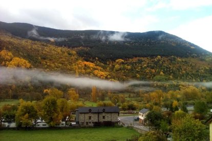 Les fulles cauen, arriba la boira i comença a fer fred.