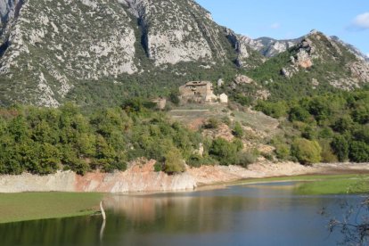 Les fulles cauen, arriba la boira i comença a fer fred.