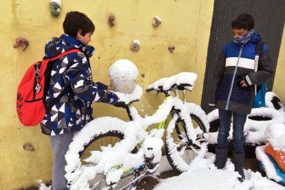 La neu s'ha deixat veure en cotes baixes del pla de Lleida, tot i que només ha agafat a l'Urgell i la Segarra.