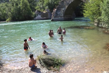La Platgeta de Camarasa i Mont-rebei, espais a l'espera de regular l'aforament