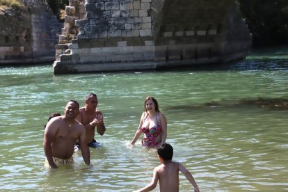 La Platgeta de Camarasa i Mont-rebei, espais a l'espera de regular l'aforament