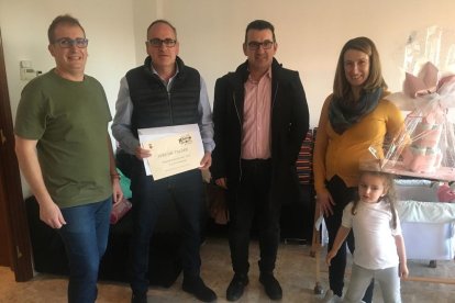 Felicita els teus familiars i amics pel seu aniversari, sant, casament enviant fotos a cercle@segre.com