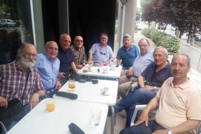 Felicita els teus familiars i amics pel seu aniversari, sant, casament enviant fotos a cercle@segre.com