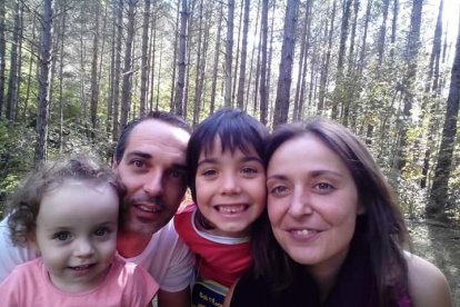 Felicita els teus familiars i amics pel seu aniversari, sant, casament enviant fotos a cercle@segre.com