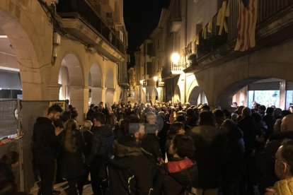 En Lleida, centenares de personas han protestado ante la delegación del Gobierno del Estado en Lleida