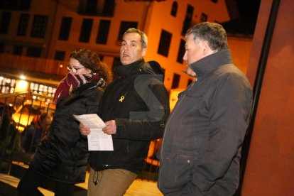 En Lleida, centenares de personas han protestado ante la delegación del Gobierno del Estado en Lleida