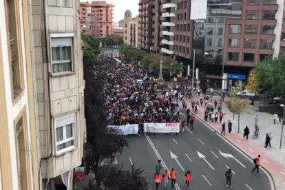 VÍDEO | Una columna amb milers d'estudiants de Lleida es dirigeix a Ricard Viñes