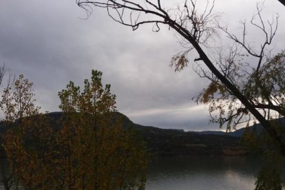 Les fulles cauen, arriba la boira i comença a fer fred.