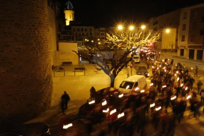 En Lleida, centenares de personas han protestado ante la delegación del Gobierno del Estado en Lleida