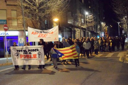 En Lleida, centenares de personas han protestado ante la delegación del Gobierno del Estado en Lleida